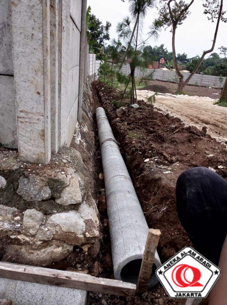 PEMASANGAN SALURAN MENGGUNAKAN BUIS BETON
